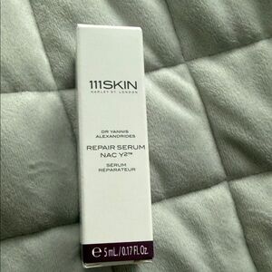 111SKIN Repair Serum NAC Y2 White Box with Plum Accent
